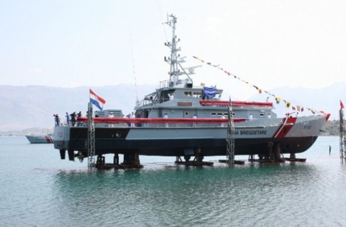 Сколько Албания тратит на развитие инфраструктуры морского транспорта? 