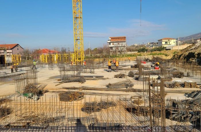 Подрядное строительство сокращается в Албании, а цены жилья растут 