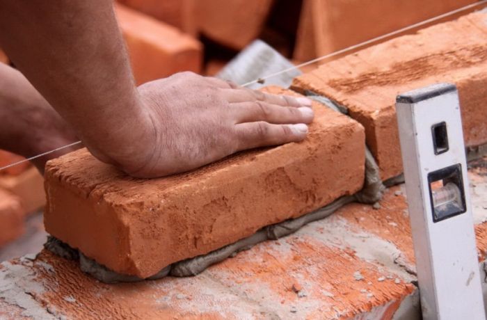 Производство кирпича в Албании подорожало на 70% из-за пандемии 
