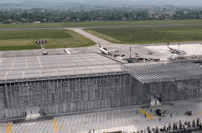 Авиабилеты в Албанию в 2026 году могут подешеветь из-за снижения сборов Eurocontrol