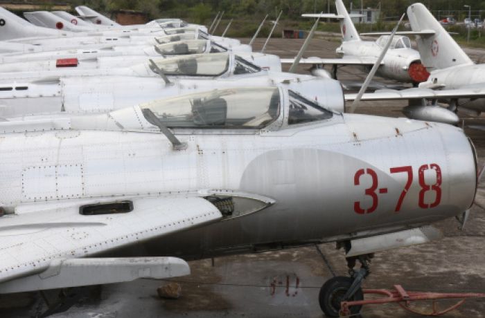 Албания распродает старые военные самолеты времен СССР