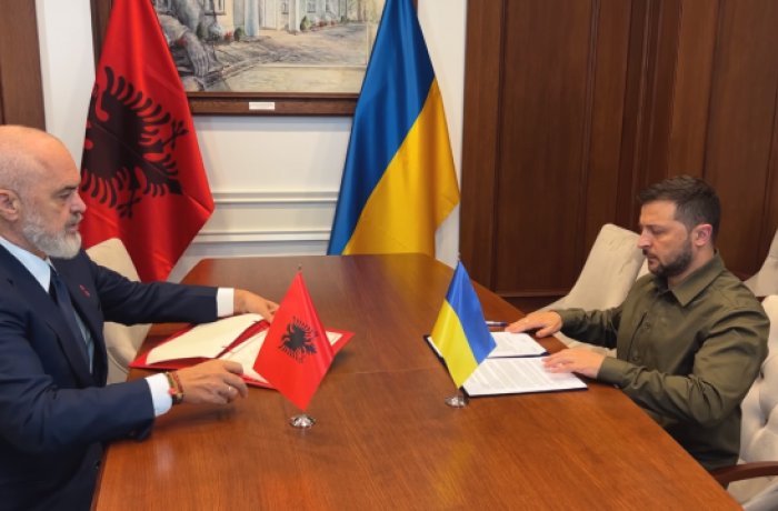 Украинский президент Зеленский посетит Албанию в конце февраля
