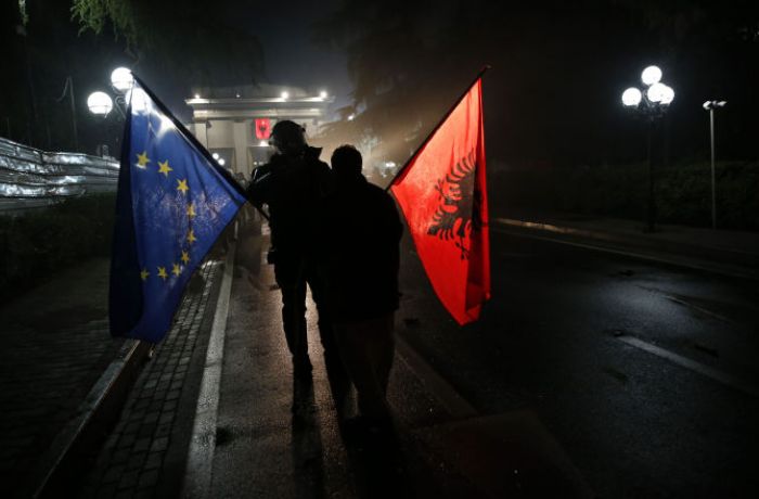 ЕС начнет переговоры об интеграции с Албанией и выдаст ей €50 млн. для борьбы с COVID-19