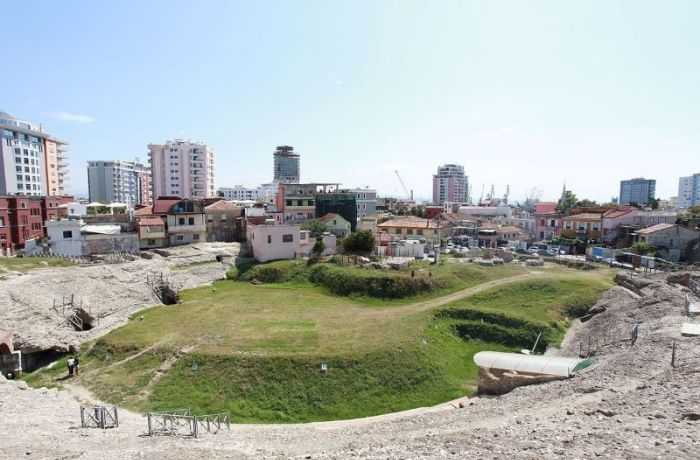 Археологи завершат раскопки в амфитеатре Дурреса