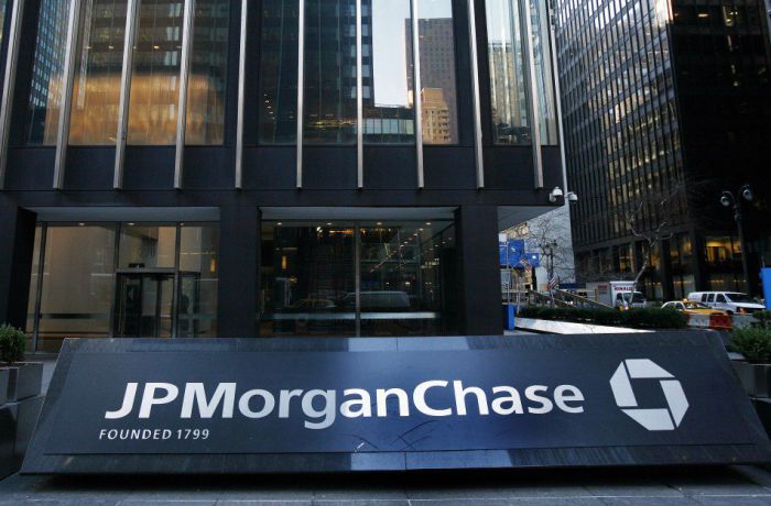 Зачем Албании понадобилась помощь Deutsche Bank и JP Morgan?