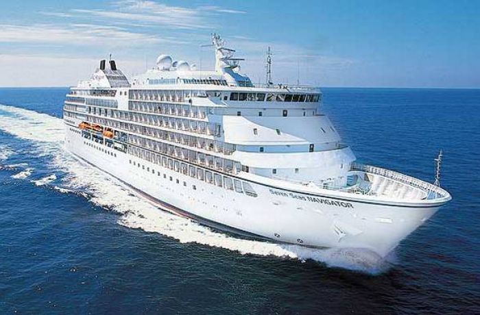 В порту Дурреса побывал круизный лайнер Seven Seas Navigator