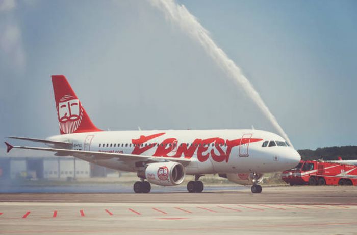 Добраться на отдых в Албании в 2017 году можно на борту авиалайнера Ernest Airlines