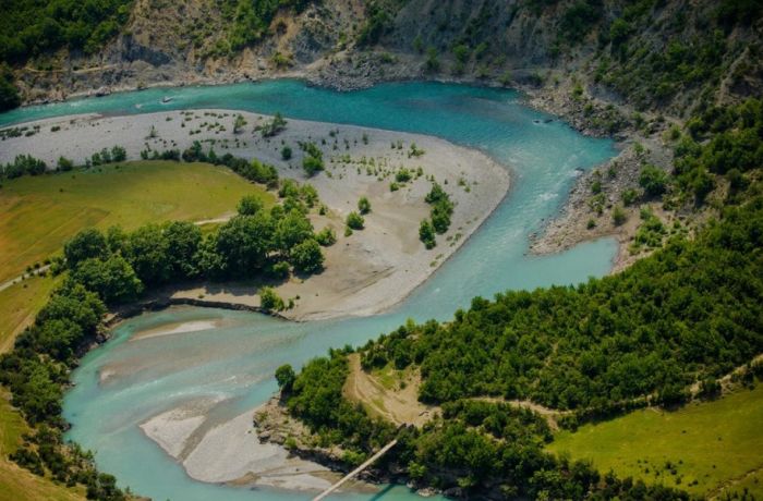 Власти Албании санкционировали застройку 9 охраняемых территорий