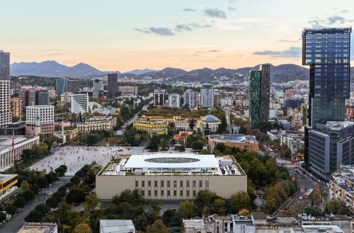Фотоотчет: как Casanova+Hernandez Architects меняет Национальный исторический музей Албании