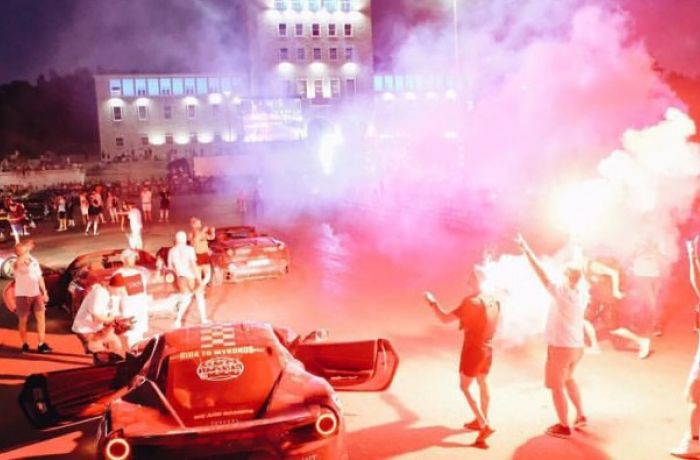 В Тиране прошел парад роскошных спортивных автомобилей Gumball 3000 