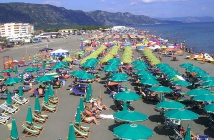 Отдых в Албании 2018: как власти борются с псевдо-частными пляжами 