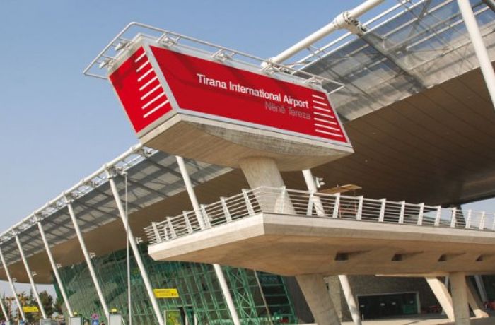 Выручка албанского аэропорта TIA достигла рекордного уровня благодаря притоку туристов