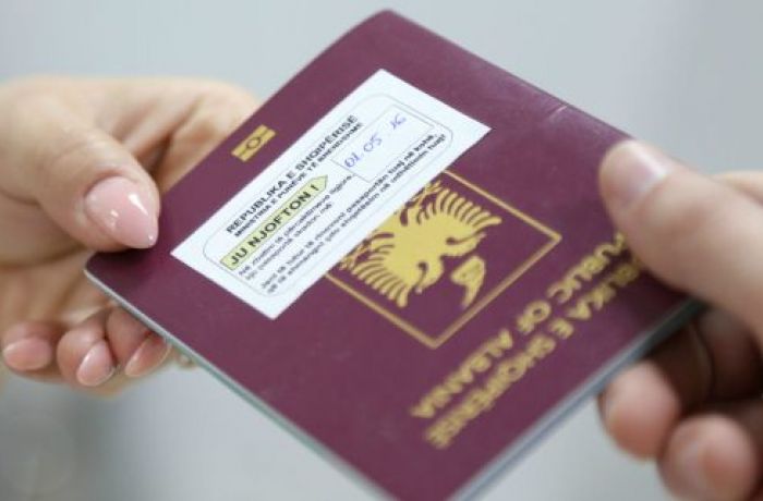 Получить паспорт Албании станет проще: представлены поправки в закон о гражданстве