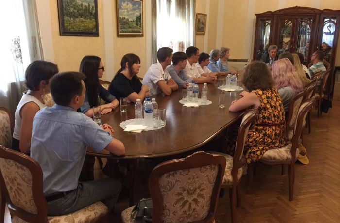 Посол РФ в Албании встретился с преподавателями и студентами из России, изучающими албанский язык 