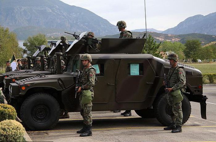 Армия Албании пересаживается на американские вседорожники Humvee 