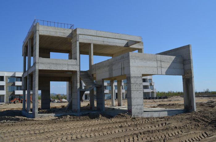 Почему подвести воду к вилле в Албании стало сложнее?