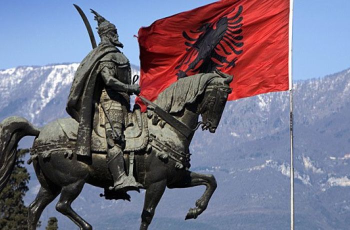 Албания празднует День независимости