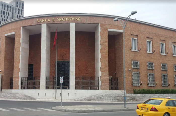 Албанская ипотека в евро дорожает, физлица возвращают кредиты в леках