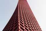 Barcelona Tower: современный силуэт на фоне исторического центра столицы Албании 