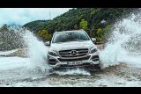 Mercedes-Benz снял рекламный ролик внедорожника GLE в Албании